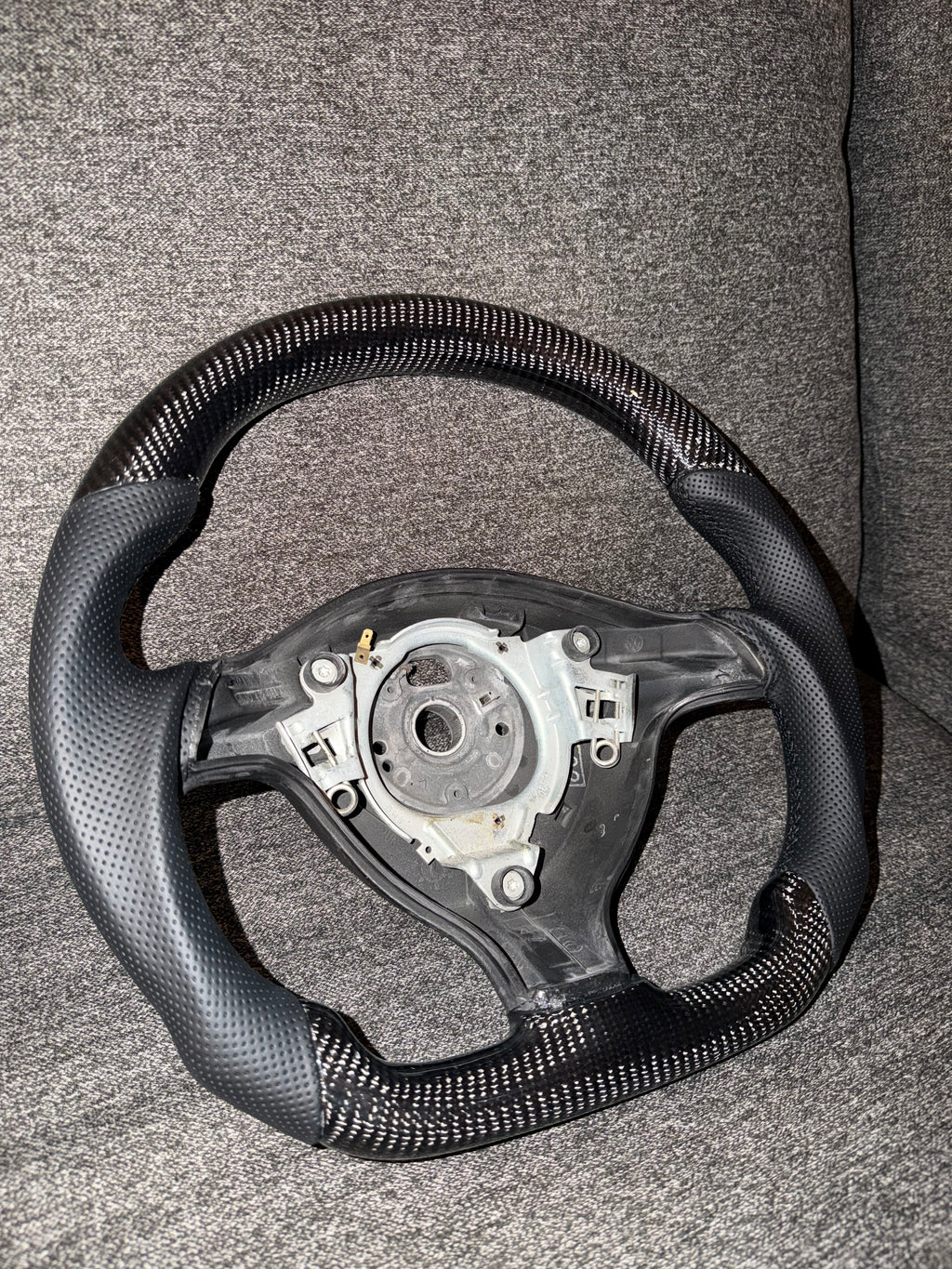 Mk4 VW carbonfiber 3 spoke steering wheel