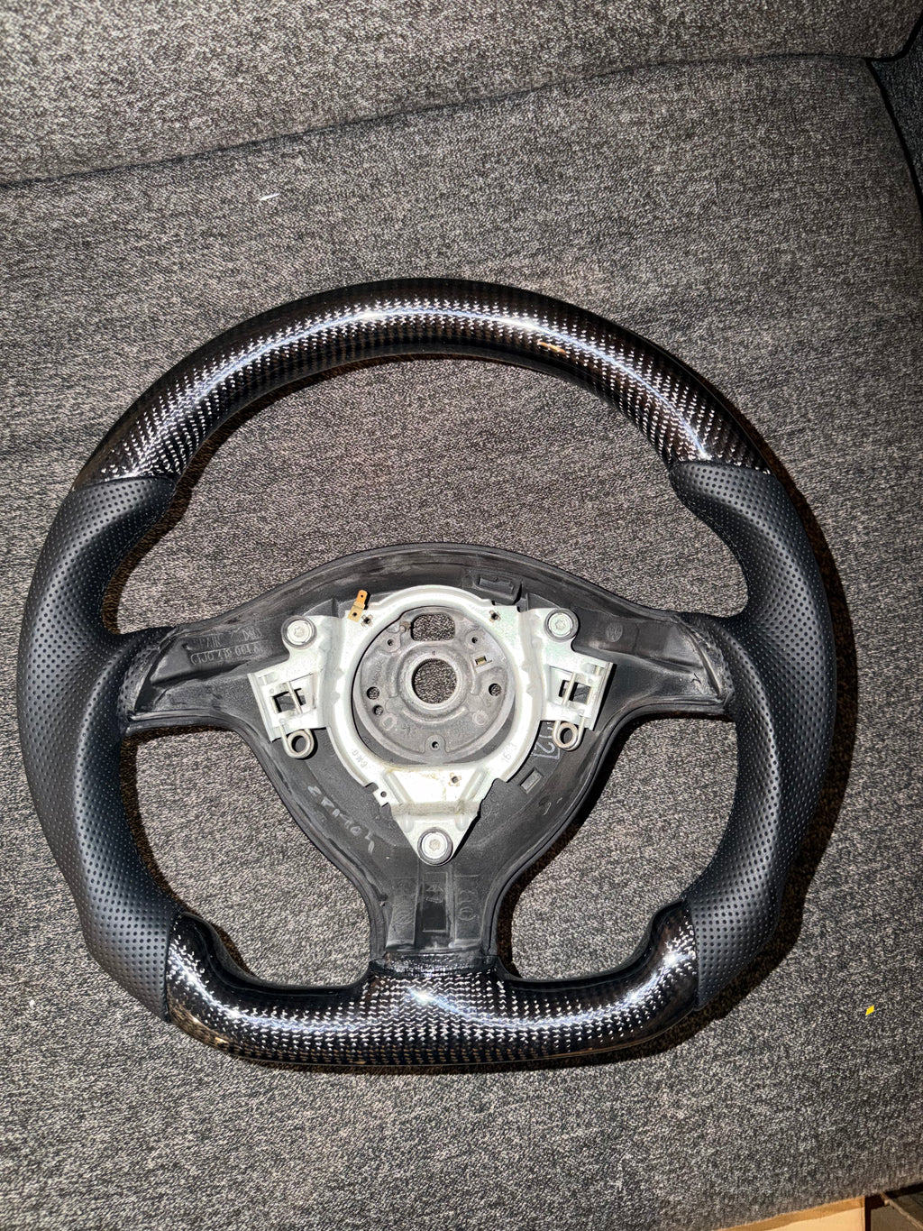 Mk4 VW carbonfiber 3 spoke steering wheel