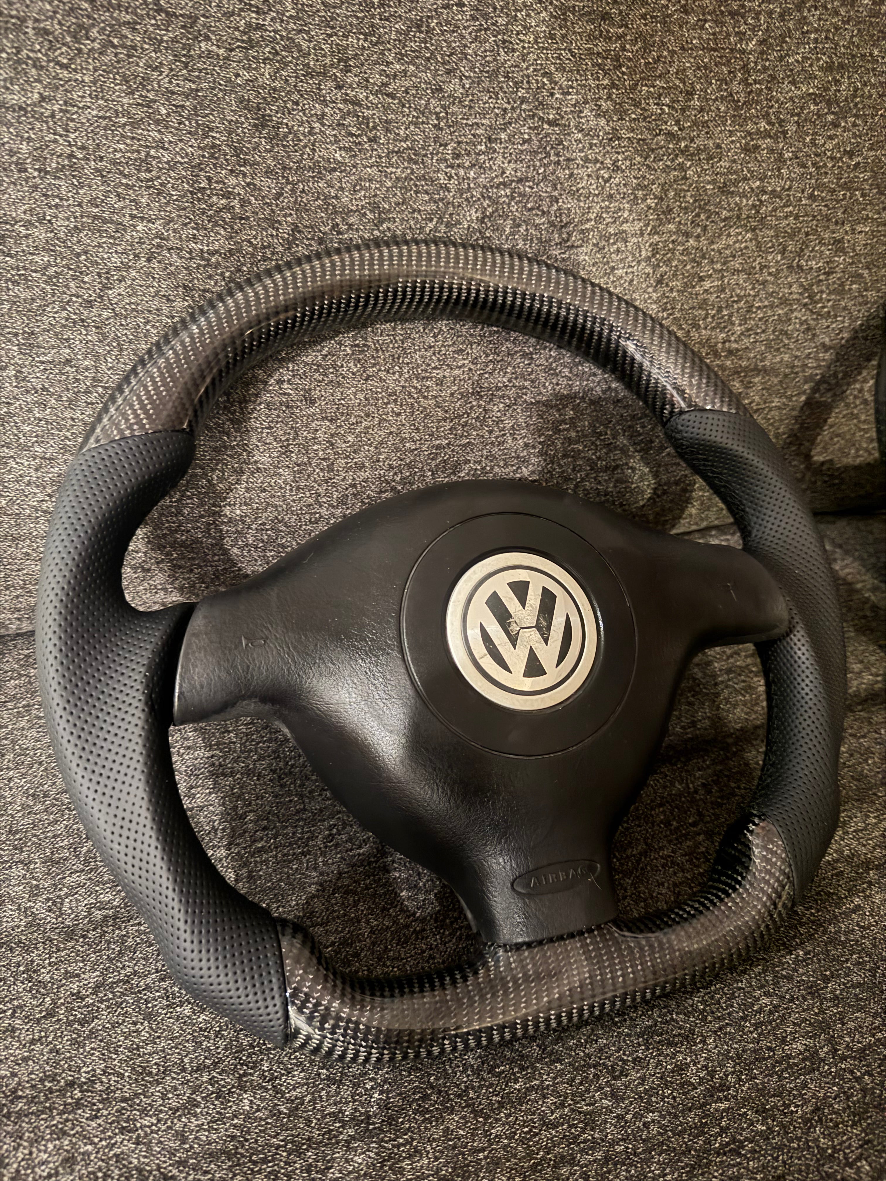 Mk4 VW carbonfiber 3 spoke steering wheel